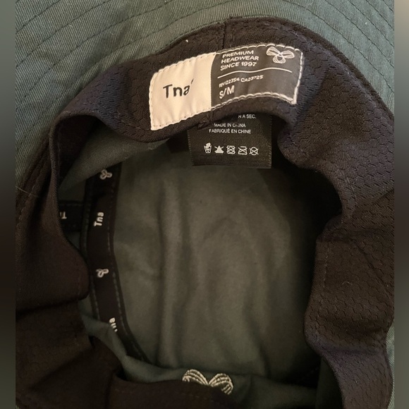 ARITZIA BUCKET HAT - Picture 4 of 5